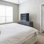 Landing Modern Apartment With Amazing Amenities