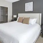 Landing Modern Apartment With Amazing Amenities