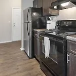 Landing Modern Apartment With Amazing Amenities