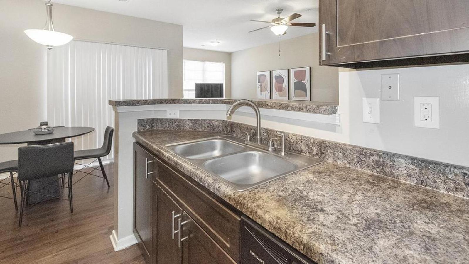 Apartment Landing Modern With Amazing Amenities Memphis