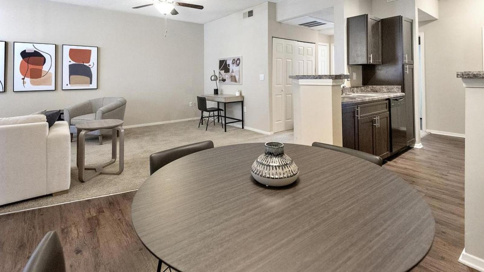 Apartment Landing Modern With Amazing Amenities *