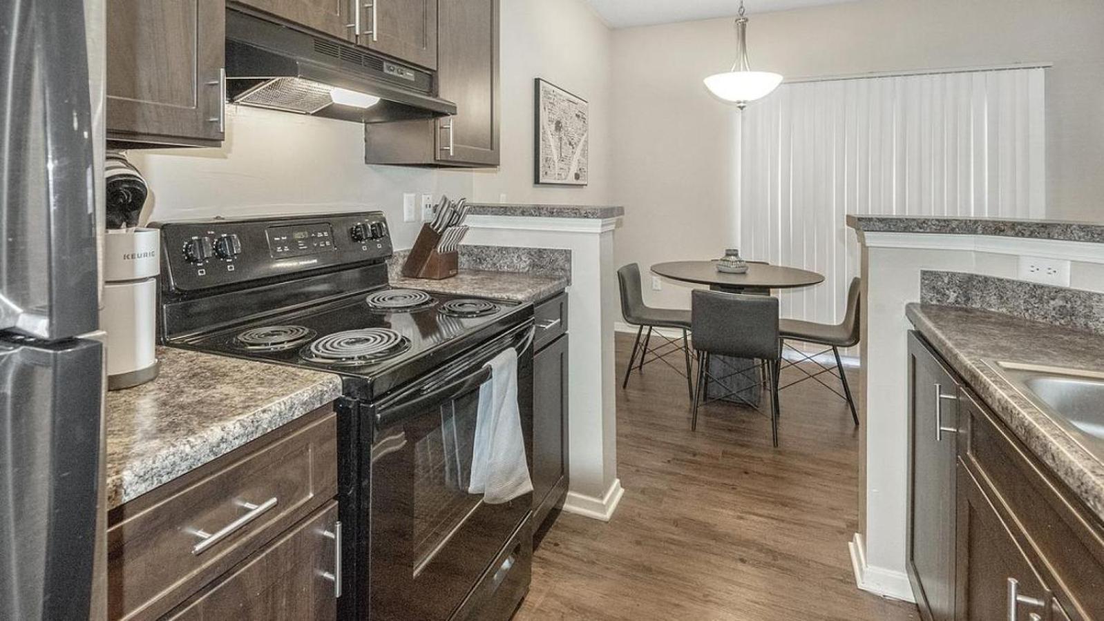 Landing Modern With Amazing Amenities Apartment