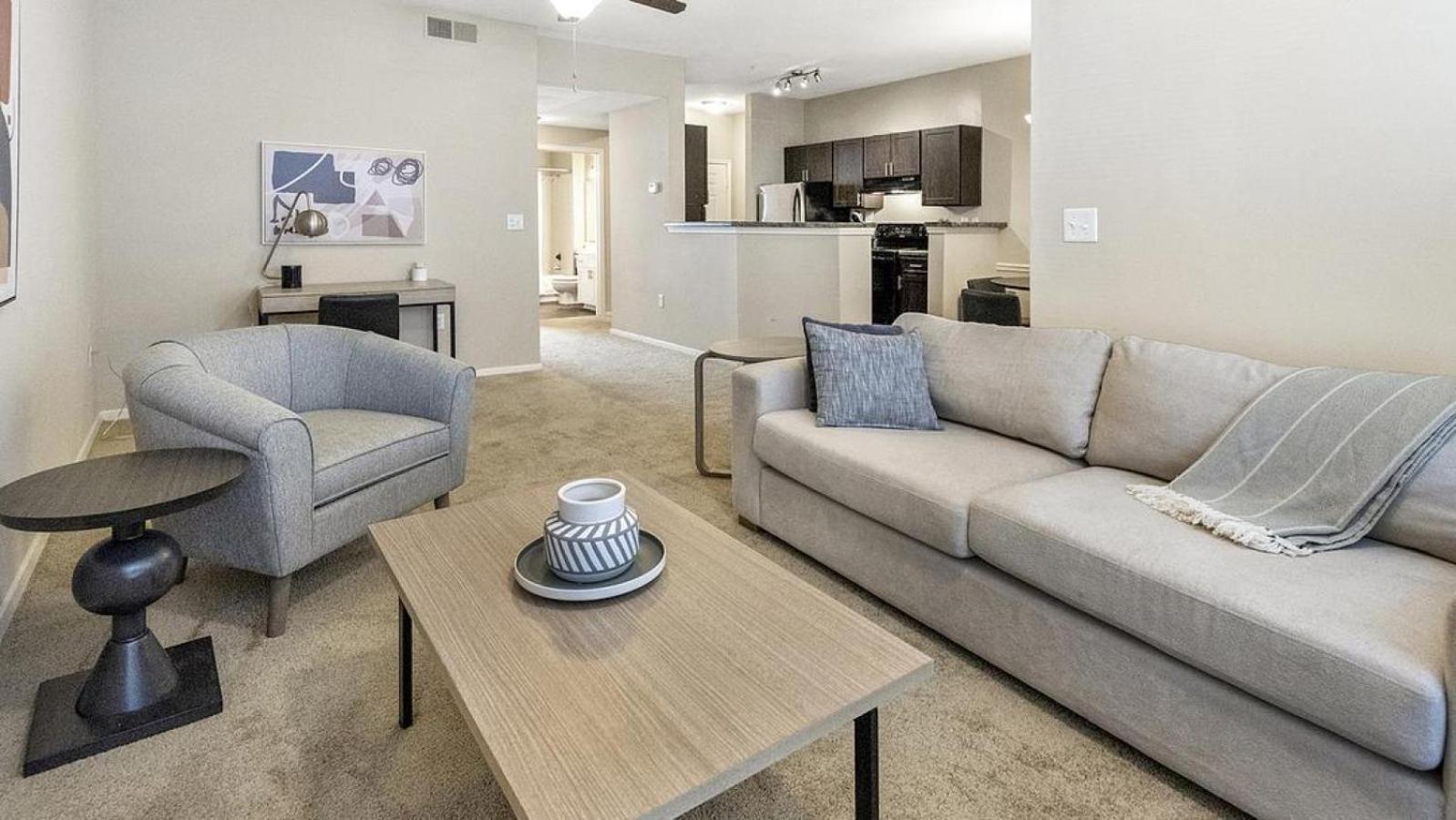 Apartment Landing Modern With Amazing Amenities